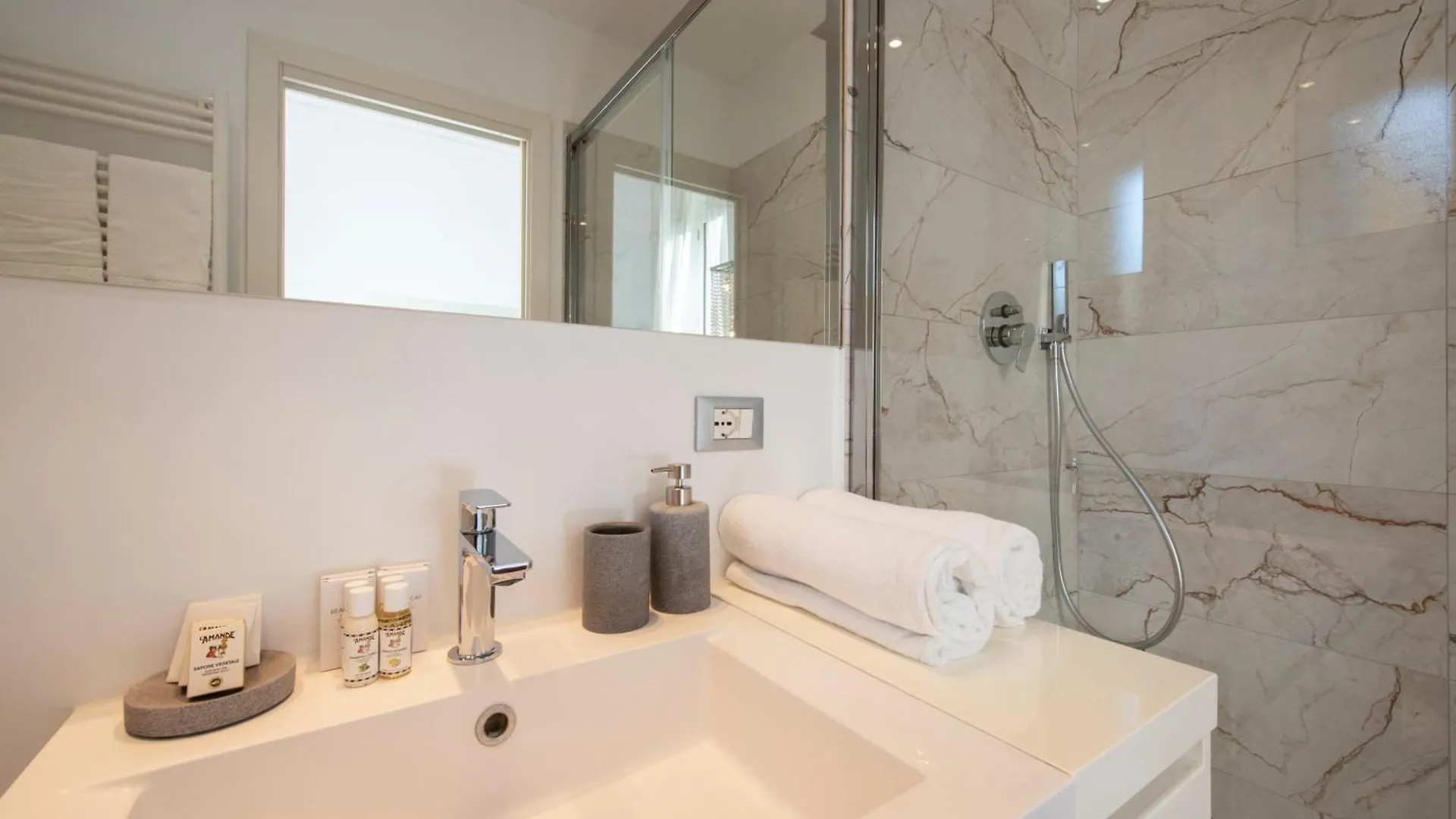 Lucrezio Caro Luxury Apartment Rom