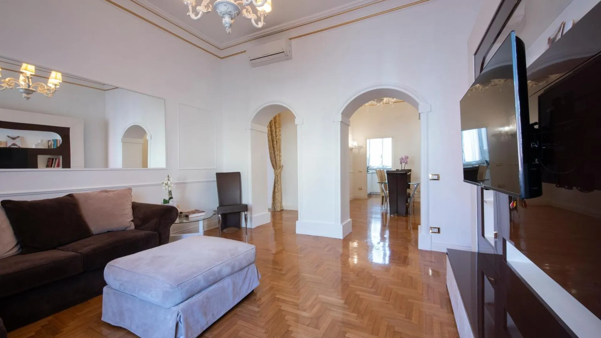 Lucrezio Caro Luxury Apartment Rom Italien