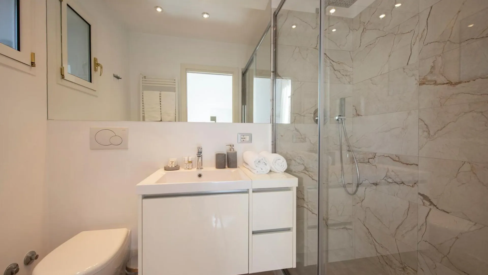 Lucrezio Caro Luxury Apartment Rom Italien