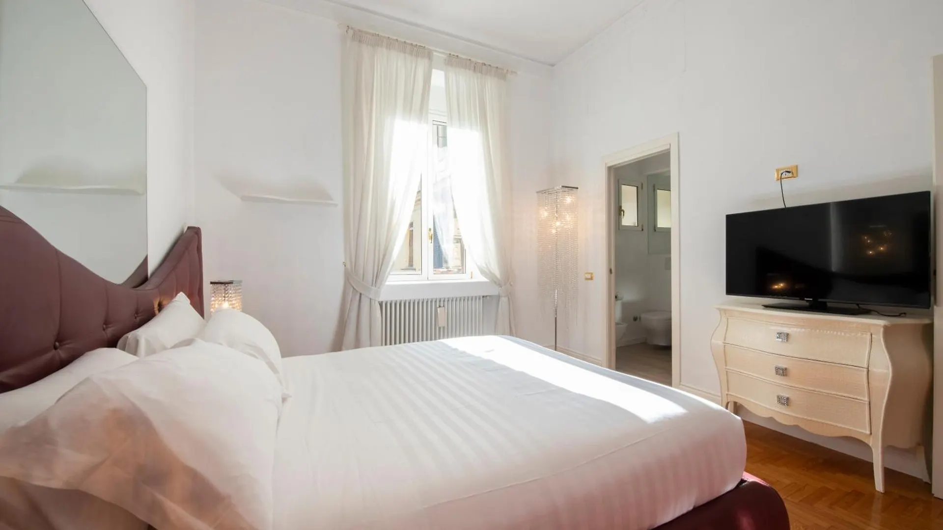 Lucrezio Caro Luxury Apartment Rom Italien