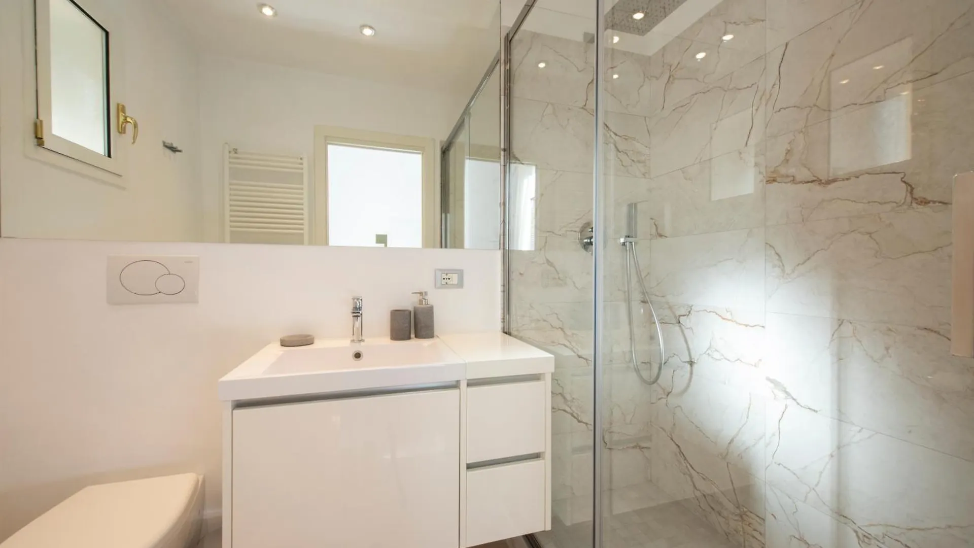 Lucrezio Caro Luxury Apartment Rome Italy