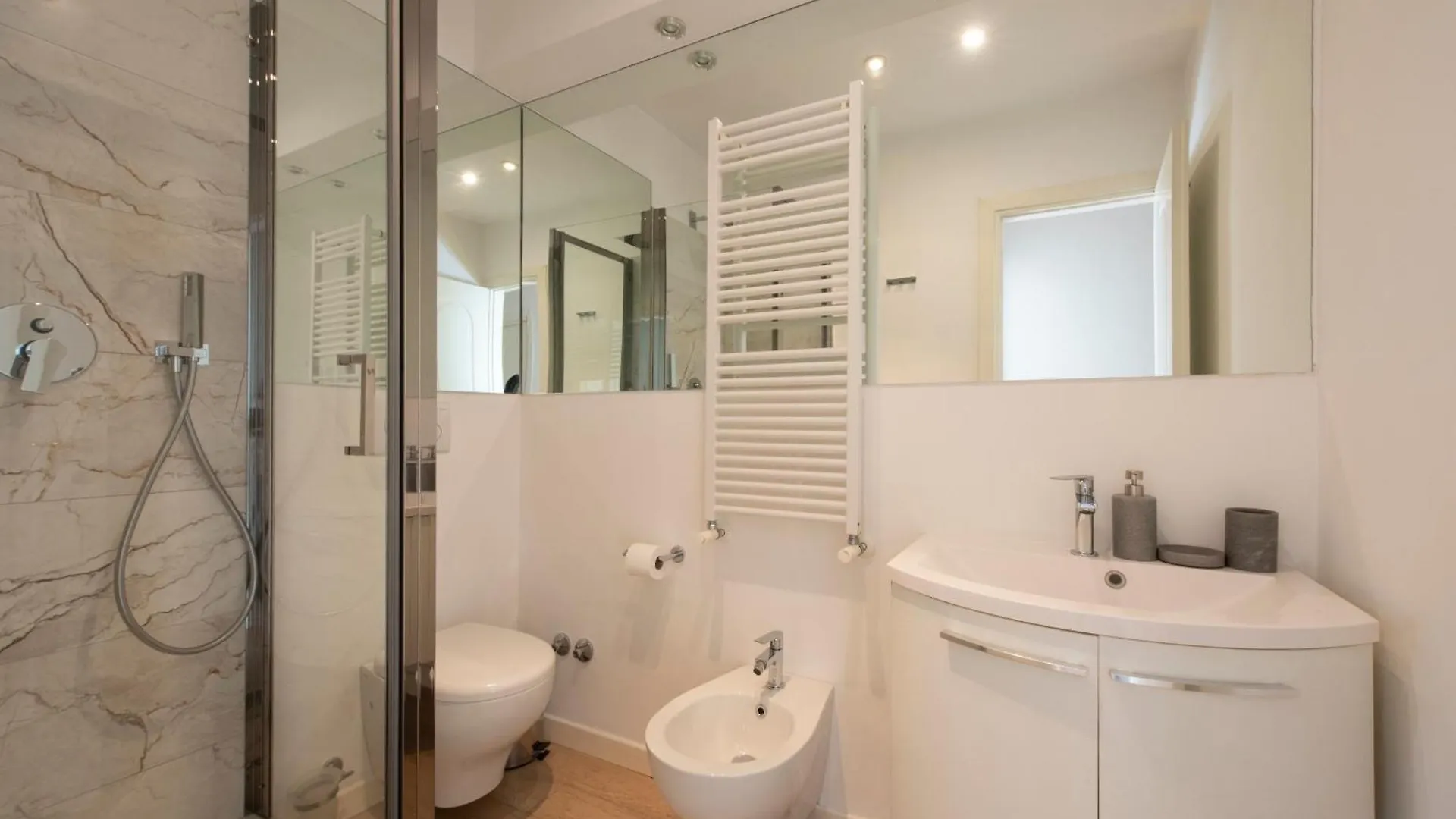 Lucrezio Caro Luxury Apartment Rom 0*,  Italien